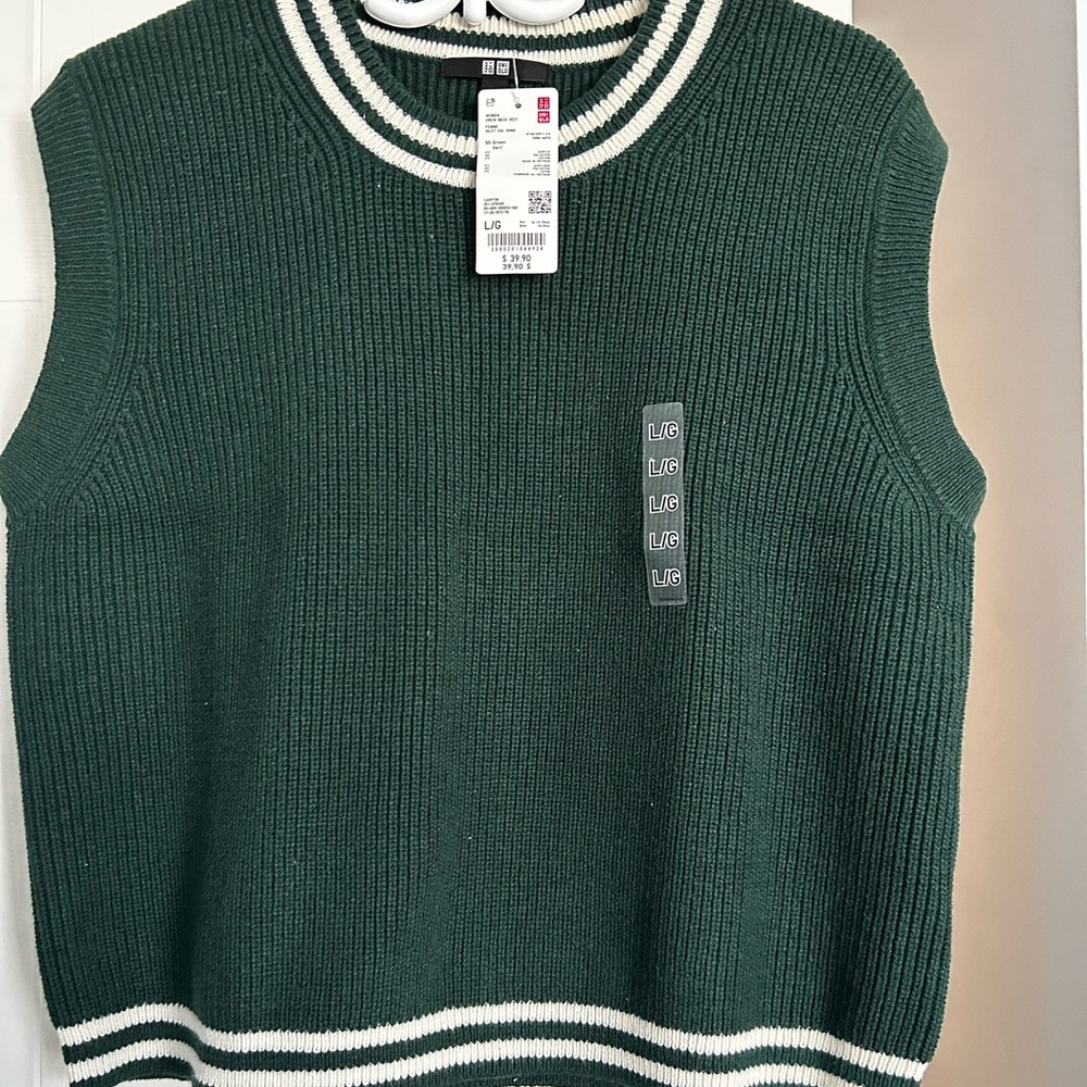 Green Sleeveless Sweater Vest